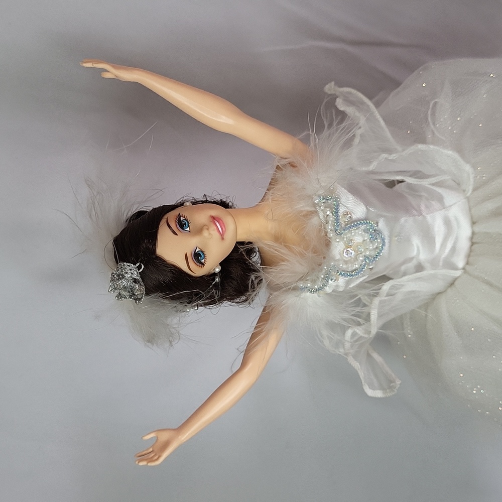 Barbie Swan Queen Ballerina 1997 vintage with stand good condition